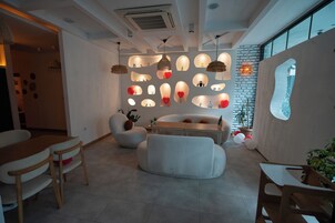 Breakfast, lunch and dinner served