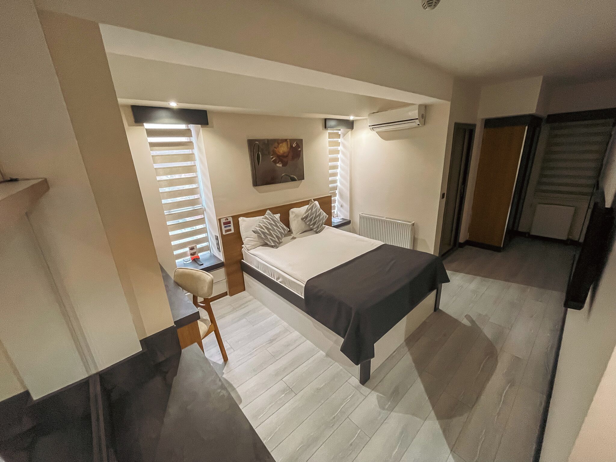 standard single room | free minibar, in-room safe, desk, soundproofing