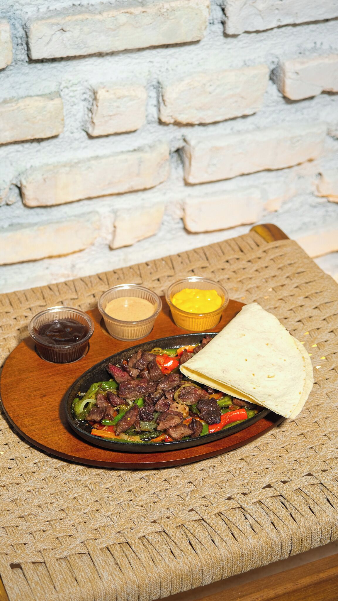 breakfast, lunch and dinner served