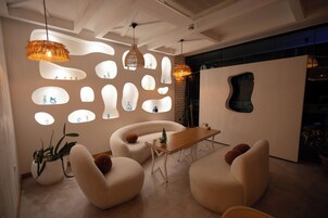 Breakfast, lunch and dinner served