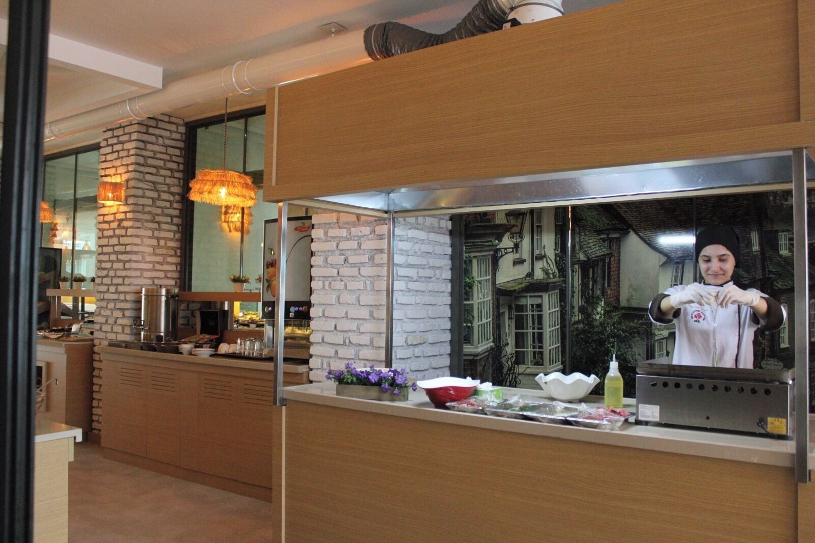 breakfast, lunch and dinner served