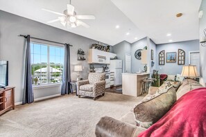 Condo, 2 Bedrooms | Living area
