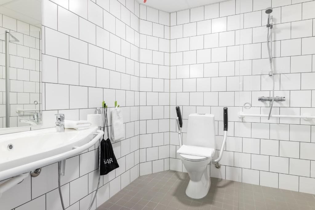 standard triple room, accessible, kitchenette | bathroom | shower, eco-friendly toiletries, hair dryer, bidet