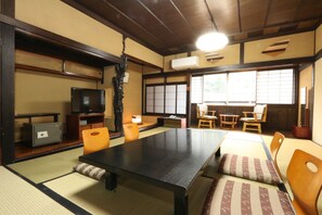 Japanese Style Room For 6 People | In-room safe, free WiFi