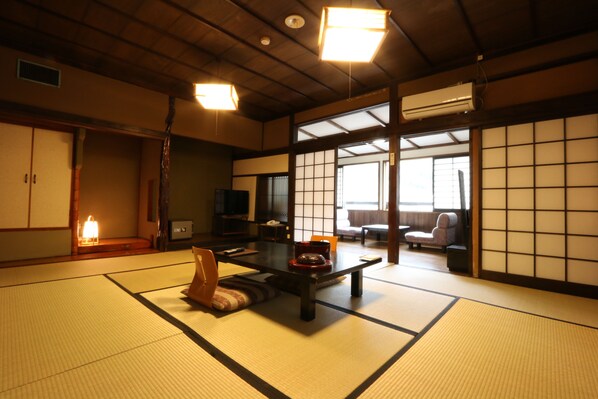 Japanese Style Room For 4 People | In-room safe, free WiFi