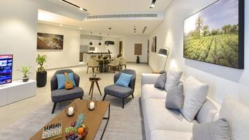 Premium-huoneisto, 2 makuuhuonetta | Oleskelualue | LED-televisio, pöytätennispöytä, kirjoja