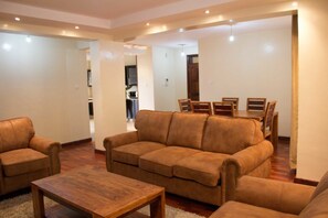 Apartament, 3 dormitoris | Sala d'estar