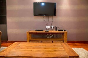 Apartment, 3 Bedrooms | Living room - Sky View Park Apartments (Nairobi)