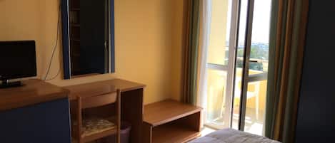 Habitación estándar con 1 cama matrimonial o 2 individuales | Minibar, tabla de planchar con plancha, cunas gratuitas y wifi gratis