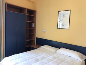 Habitación estándar con 1 cama matrimonial o 2 individuales | Minibar, tabla de planchar con plancha, cunas gratuitas y wifi gratis 