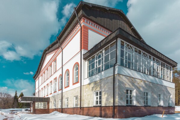 Interior entrance - Konobeevo (Ashitkovo)