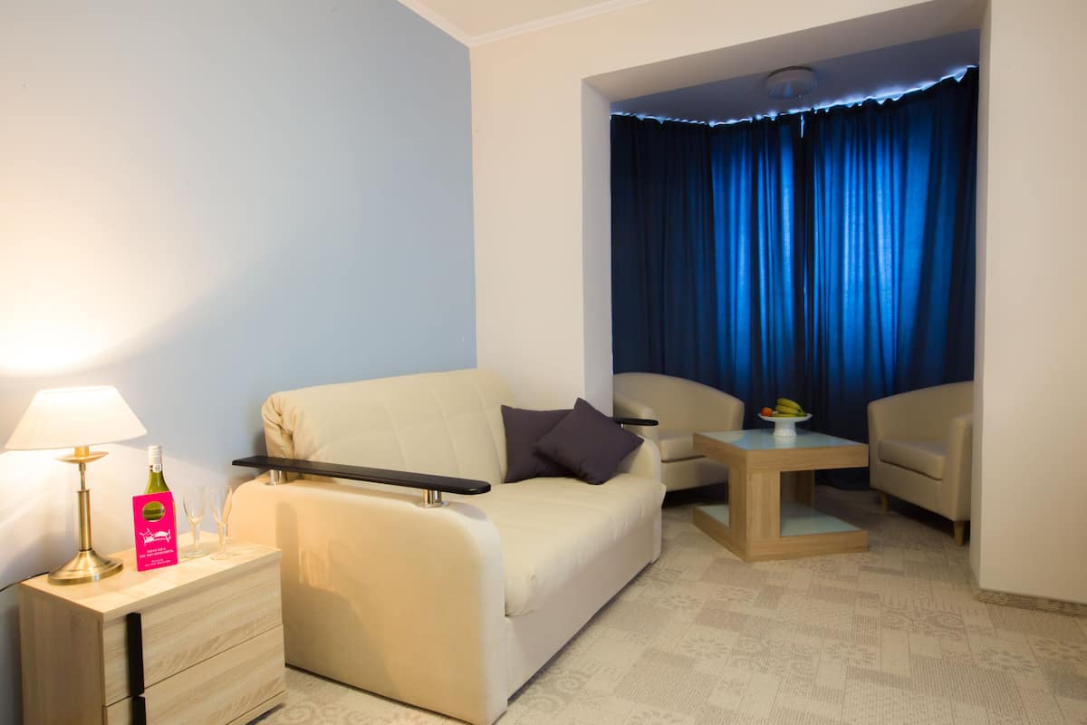 Deluxe Double or Twin Room | Premium bedding, in-room safe, cribs/infant beds, free WiFi