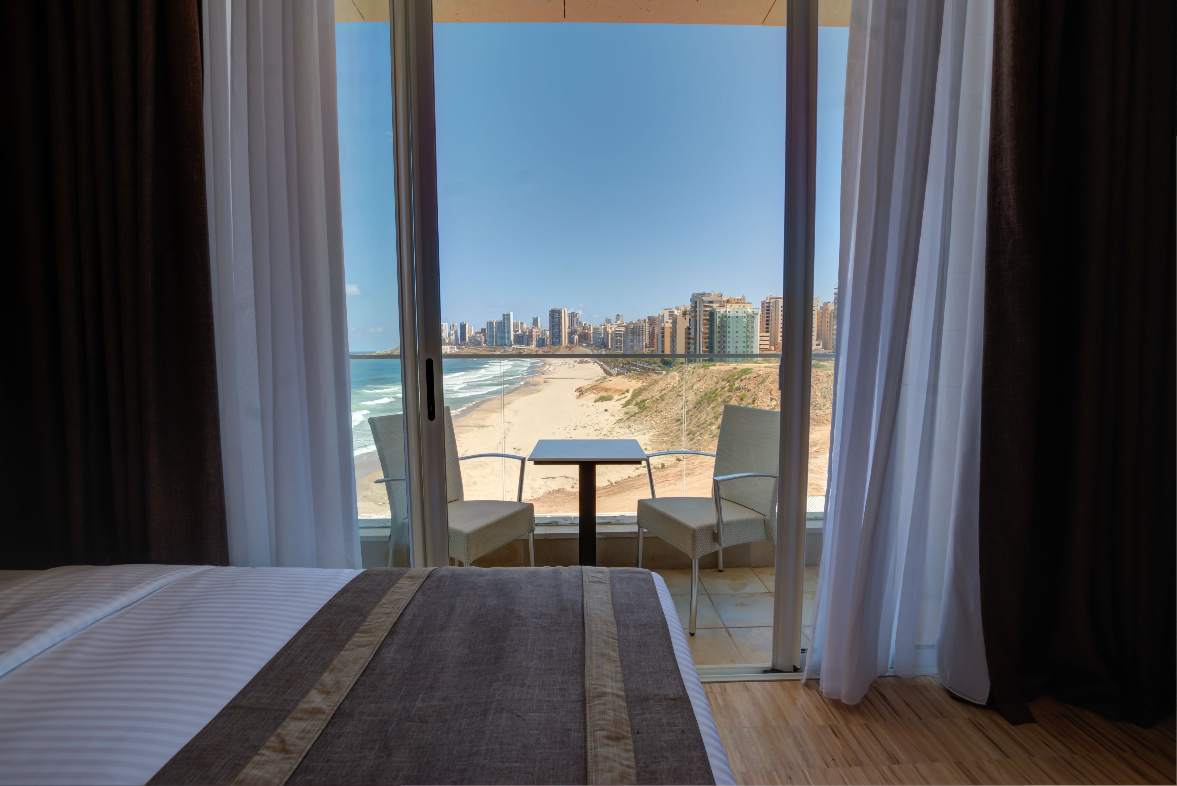 twin premium bay room | premium bedding, minibar, in-room safe, desk