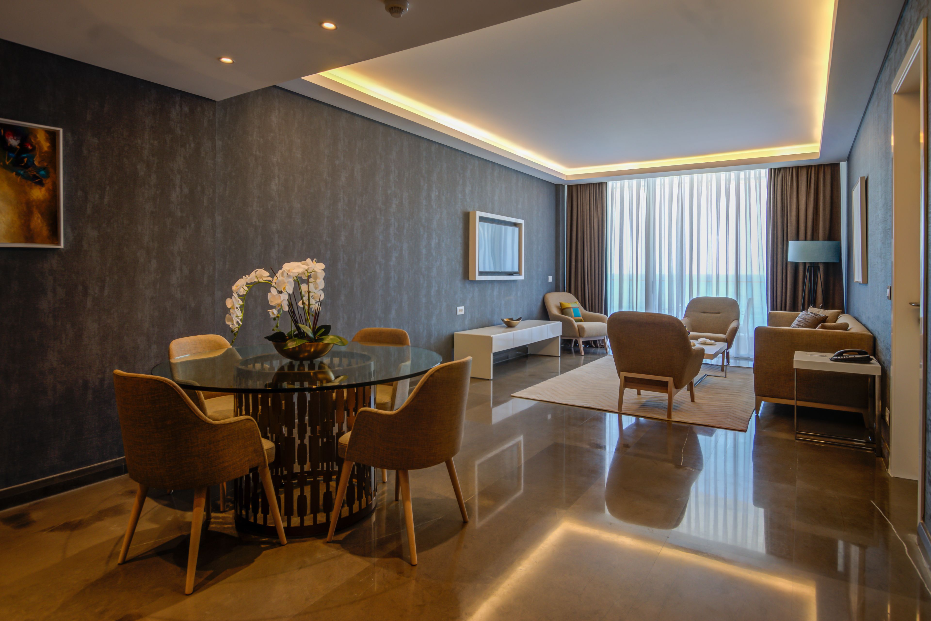 executive suite | premium bedding, minibar, in-room safe, desk