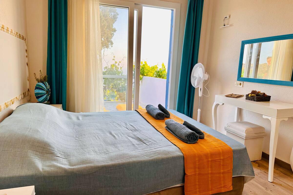 comfort double room, 1 queen bed, terrace, sea view | 1 bedroom, premium bedding, desk, bed sheets
