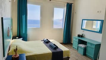 Comfort-Doppelzimmer, 1 Queen-Bett, Meerblick | Hochwertige Bettwaren, Schreibtisch, Bettwäsche