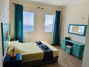 Comfort-Doppelzimmer, 1 Queen-Bett, Meerblick | Hochwertige Bettwaren, Schreibtisch, Bettwäsche