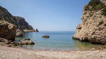 Privat strand i nÀrheten, solstolar, parasoller och strandhanddukar