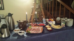 Daily continental breakfast (EUR 7 per person)