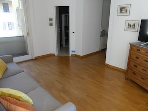 Departamento Deluxe (APT.1) | Área de sala de estar | Televisión de pantalla plana 
