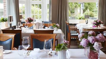 Breakfast and dinner served, international cuisine