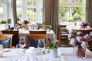 Breakfast and dinner served, international cuisine