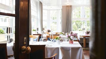 Frühstück und Abendessen, internationale Küche