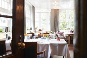 Frühstück und Abendessen, internationale Küche