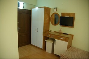 Standard Double Room | Desk, free WiFi - Otel Akkoc (Isparta)