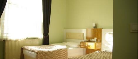 Standard-Doppelzimmer | Schreibtisch, kostenloses WLAN