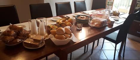 Colazione a base di specialità locali inclusa, servita tutte le mattine