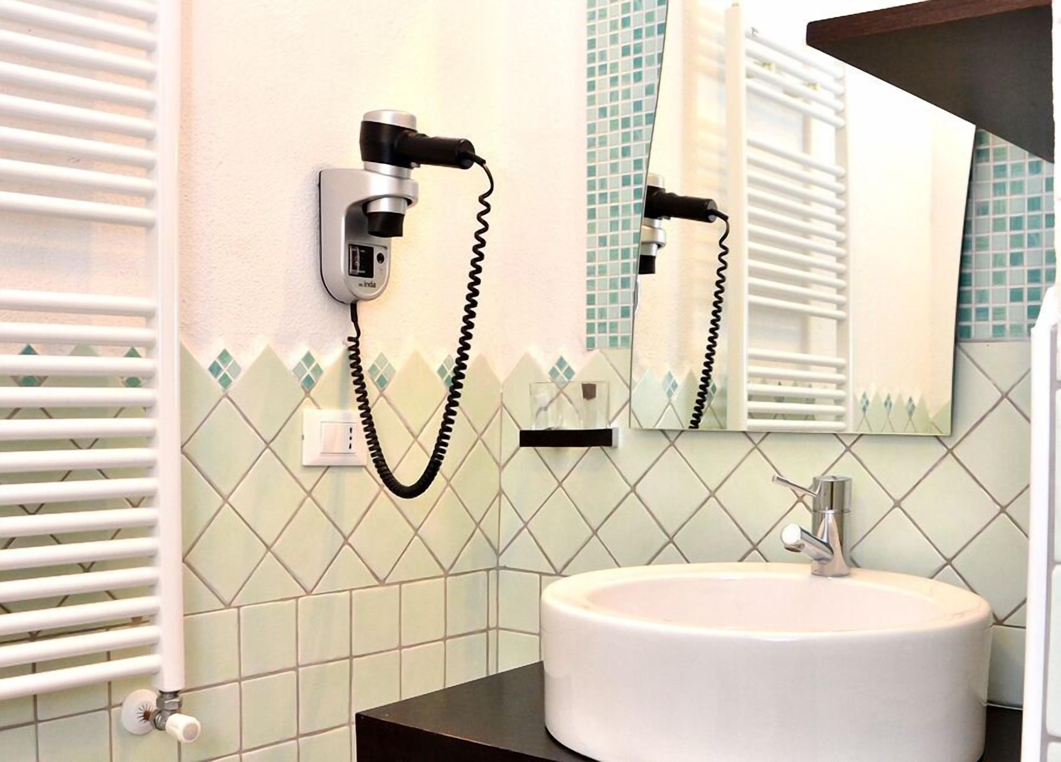 Quarto casal ou duplo, banheiro privativo | Pia do banheiro