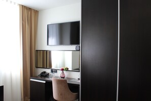 Standard Double or Twin Room | Minibar, in-room safe, desk, free WiFi