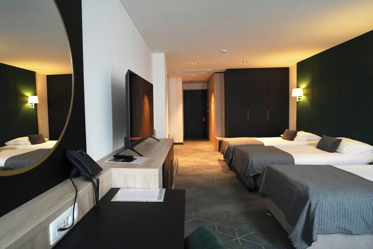 Superior Triple Room | Minibar, in-room safe, desk, WiFi (free)