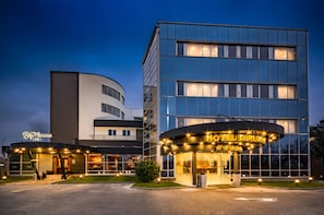 Fassade der Unterkunft – Abend/Nacht