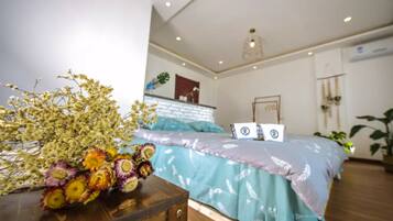 Luxury-Studio, 1 Schlafzimmer, Meerblick, Strandnähe | 1 Schlafzimmer, Schreibtisch, Verdunkelungsvorhänge, Zustellbetten