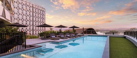 Outdoor pool, pool loungers