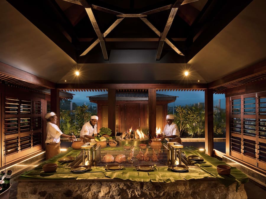 3 restaurants, breakfast, lunch, dinner served; international cuisine