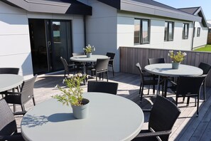 BBQ/picnic area - Höfn HI Hostel (Höfn)