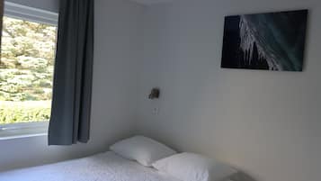 Chambre Simple, salle de bains privée | Literie hypoallergénique, rideaux occultants, chambres insonorisées