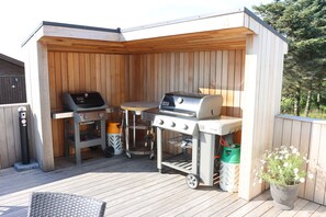 BBQ/picnic area - Höfn HI Hostel (Höfn)