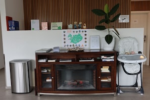 Living area - Höfn HI Hostel (Höfn)