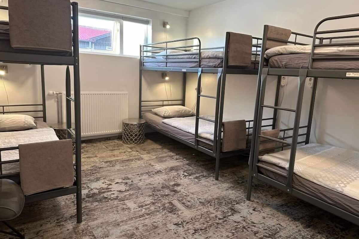 6 Beds Room Shared Bathroom | Allergiatestatut vuodevaatteet, pimennysverhot, äänieristys