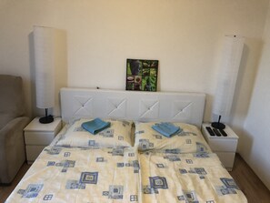 Deluxe-Doppelzimmer, 1 King-Bett | Schreibtisch, Verdunkelungsvorhänge, Bügeleisen/Bügelbrett