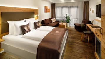 Hypo-allergenic bedding, minibar, in-room safe, desk