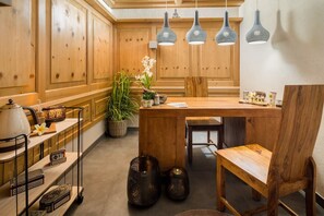 Sauna seca, aromaterapia, massagens com pedras quentes, massagens suecas