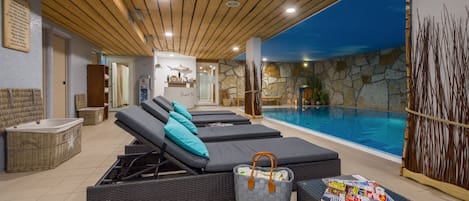 Indoor pool, sun loungers