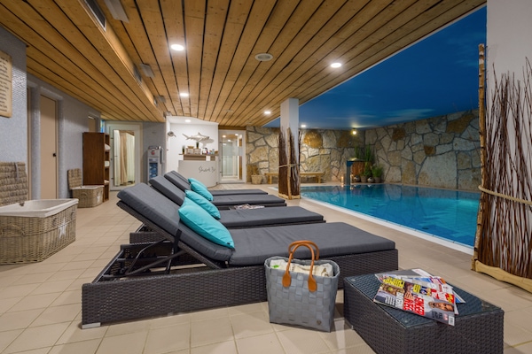 Indoor pool, pool loungers