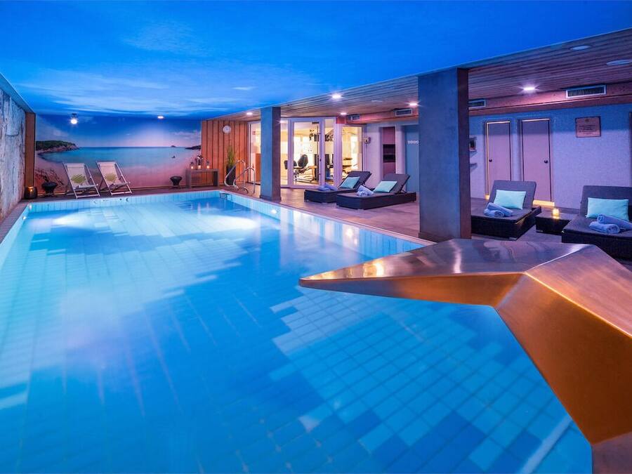 Innenpool, Liegestühle