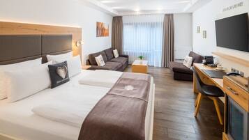 Hypo-allergenic bedding, minibar, in-room safe, desk